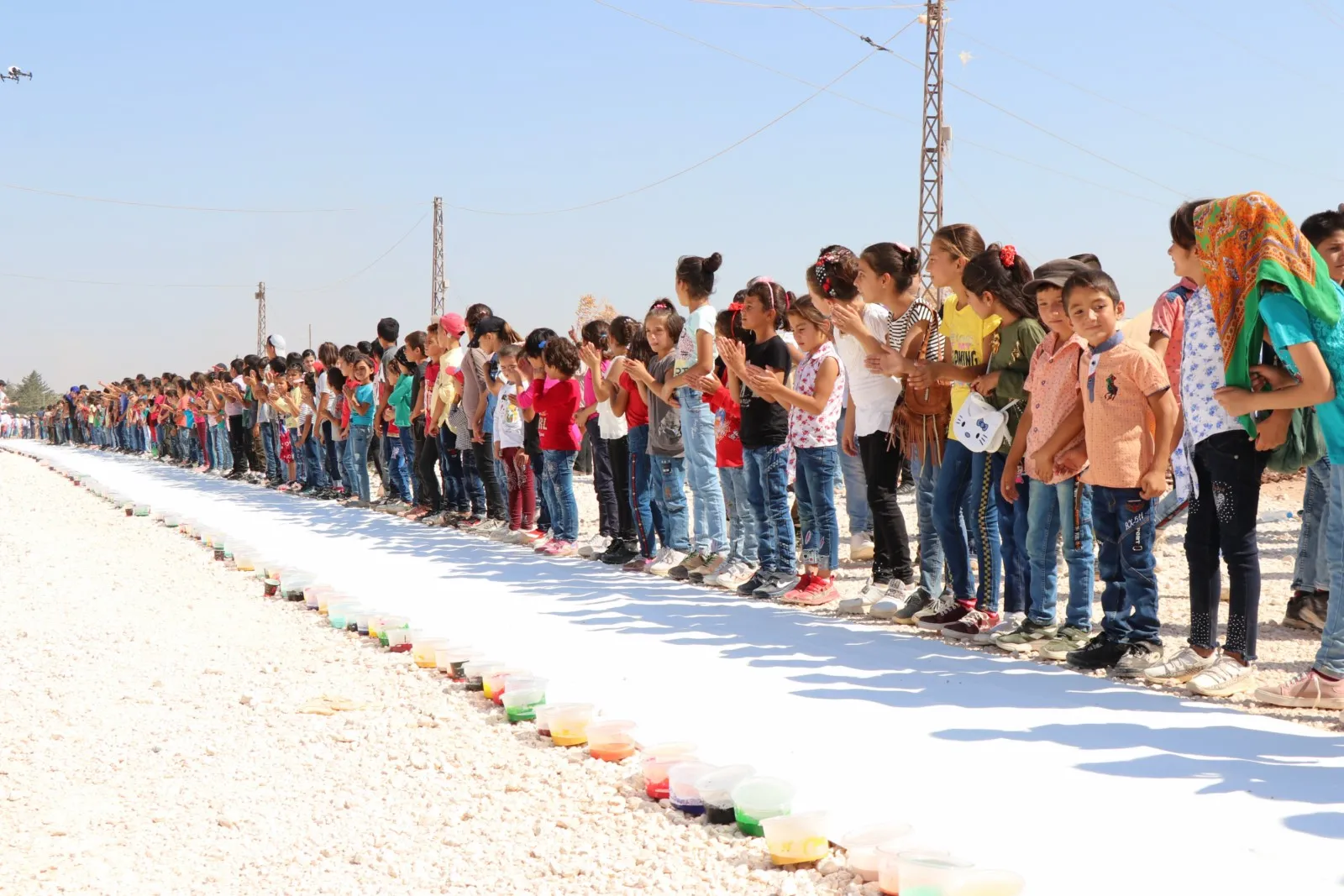 Zarokên Efrînê êşên xwe xêz kirin