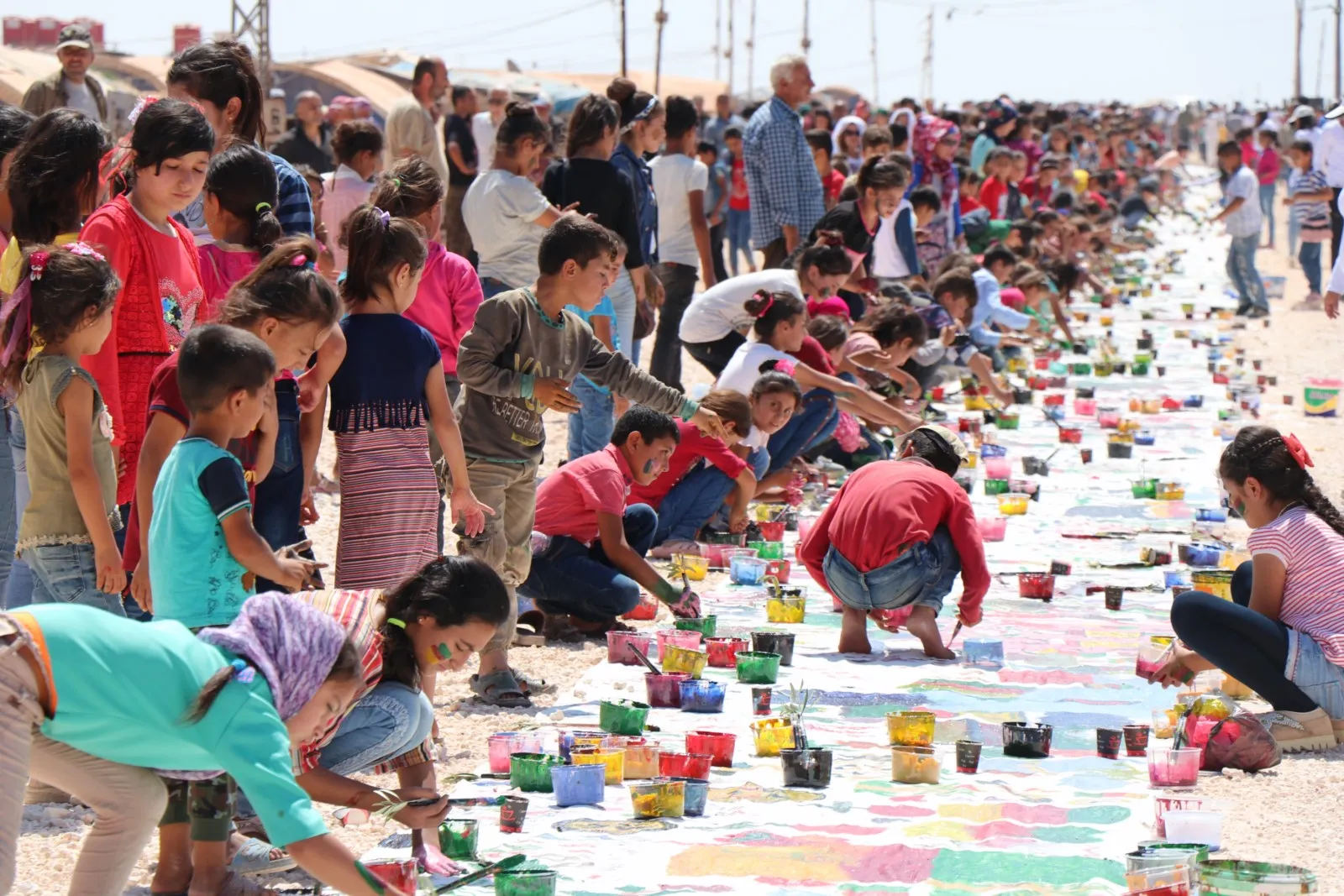 Zarokên Efrînê êşên xwe xêz kirin