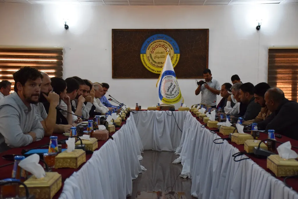 Şandeyek birîtanî bi nûnerên MSD û Rêveberiya Xweser re hevdîtin kir