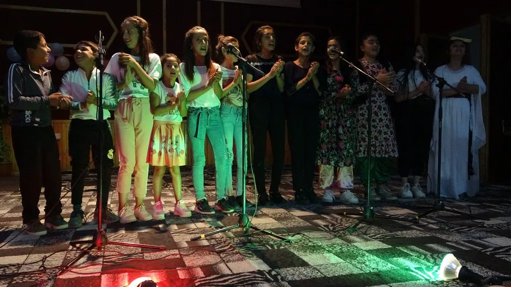 Zarokên ku di mihrîcanê de biserketine hatin xelatkirin