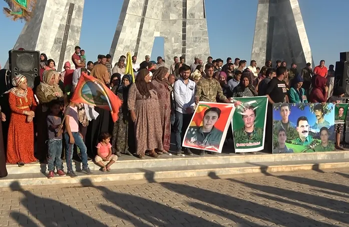 Li Kobanê ji bo du şehîdan merasîm hate lidarxistin