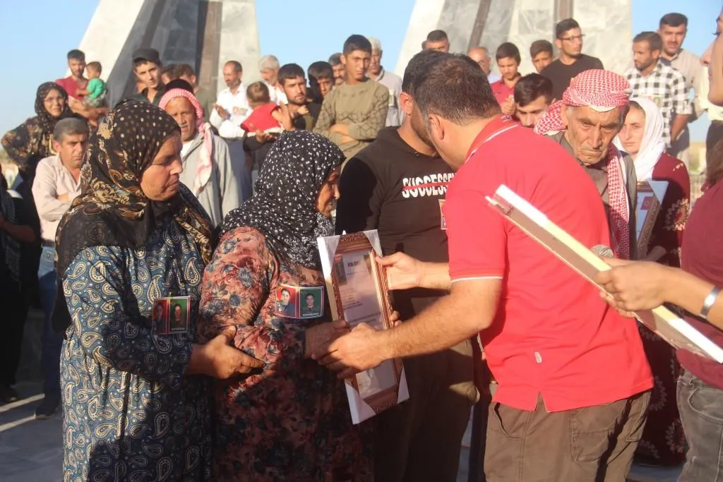 Li Kobanê ji bo du şehîdan merasîm hate lidarxistin
