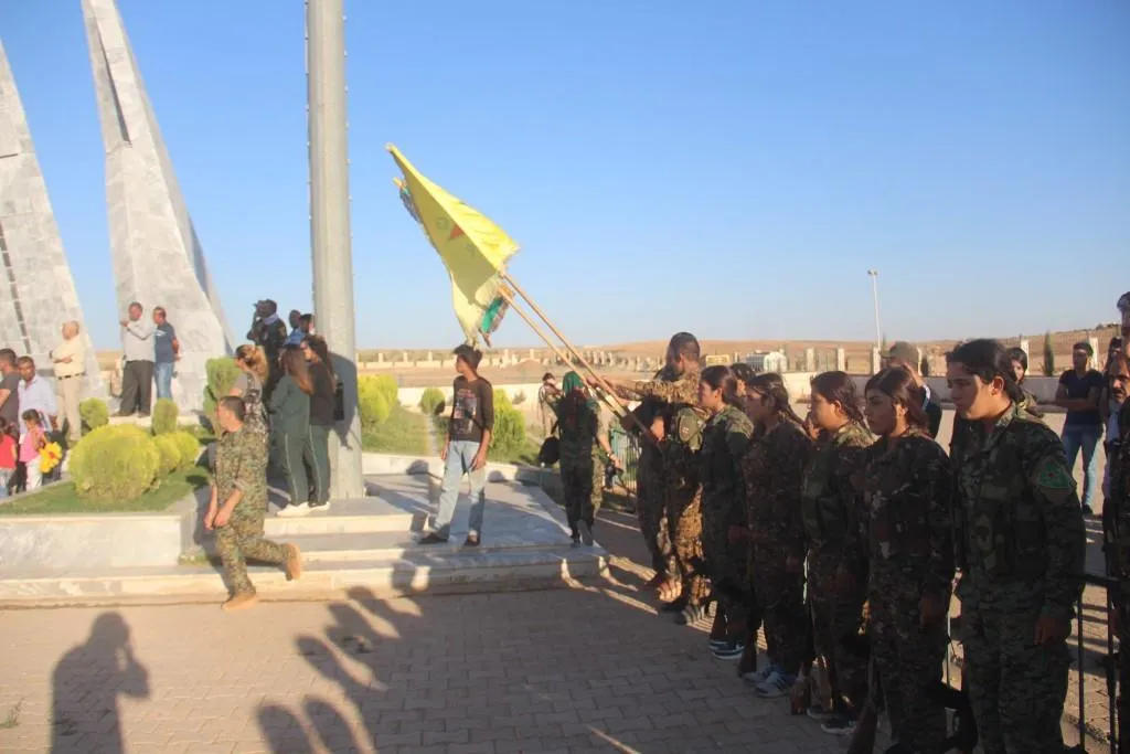 Li Kobanê ji bo du şehîdan merasîm hate lidarxistin
