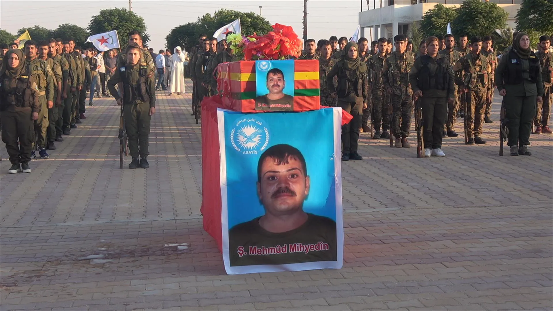 Cenazeyê şehîd Mehmûd bi merasîmeke girseyî hate veşartin