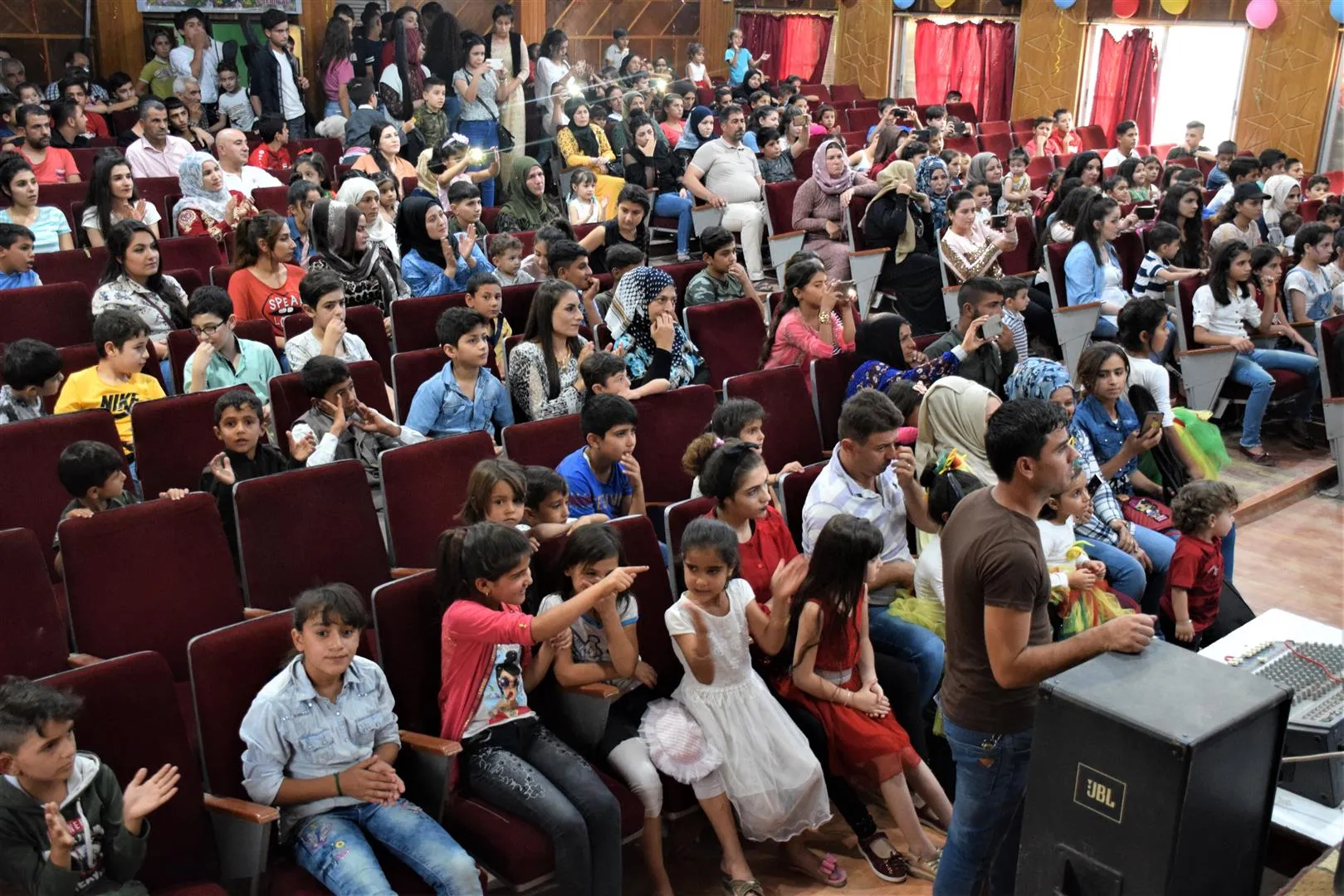 Zarokên beşdarî mîhrîcanê bibûn hatin xelatkirin