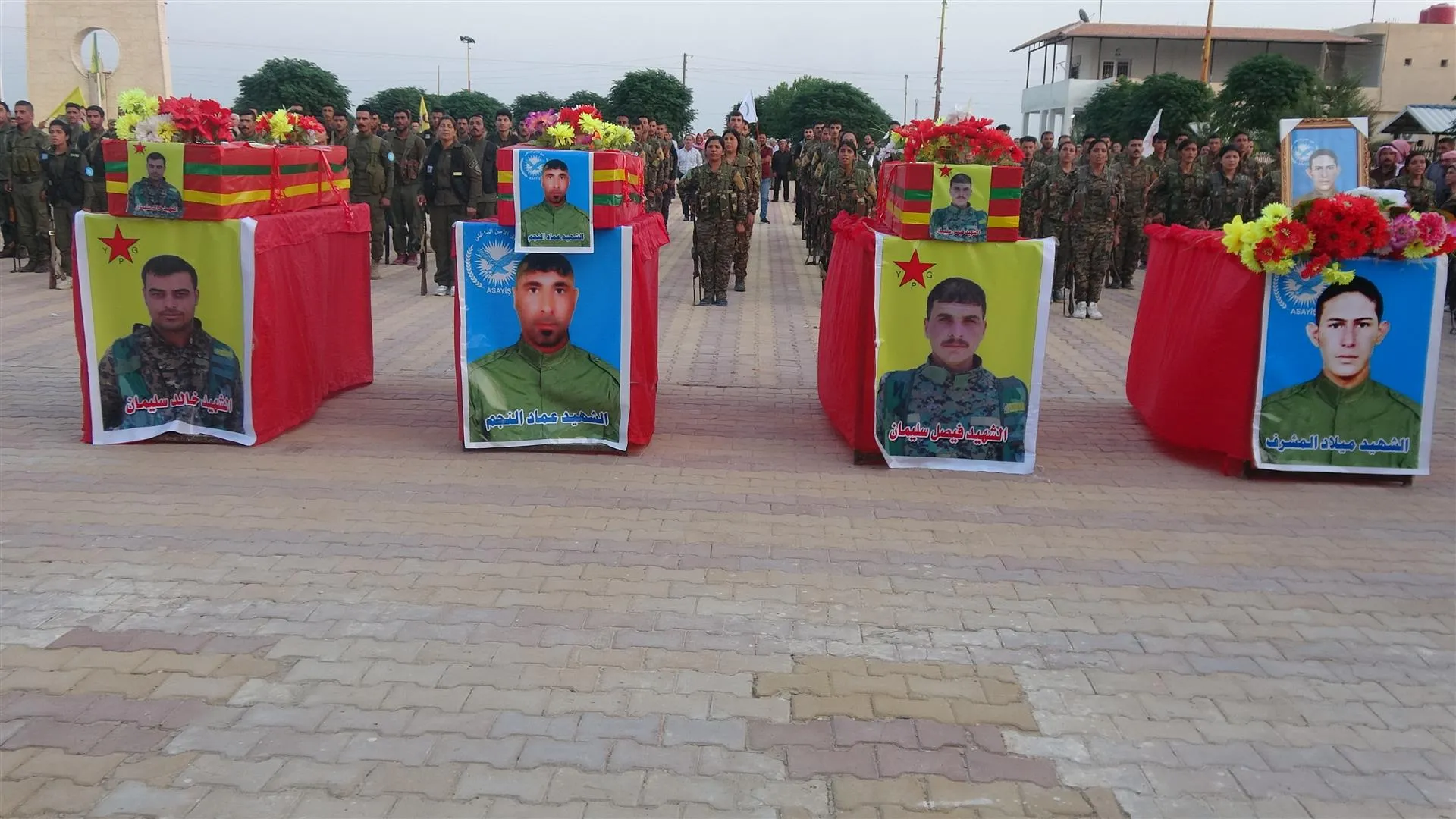 Li  Hesekê cenazeyên 3 şehîdan bi merasîmekê girseyî hatin veşartin
