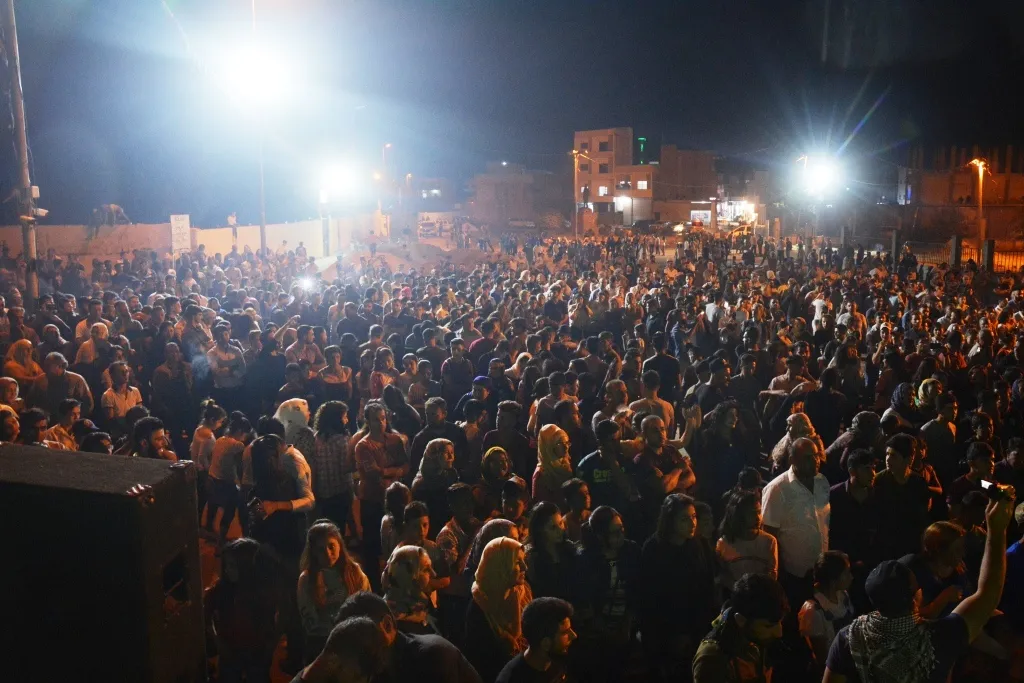Hunermend Bengîn li Kobanê konserek da