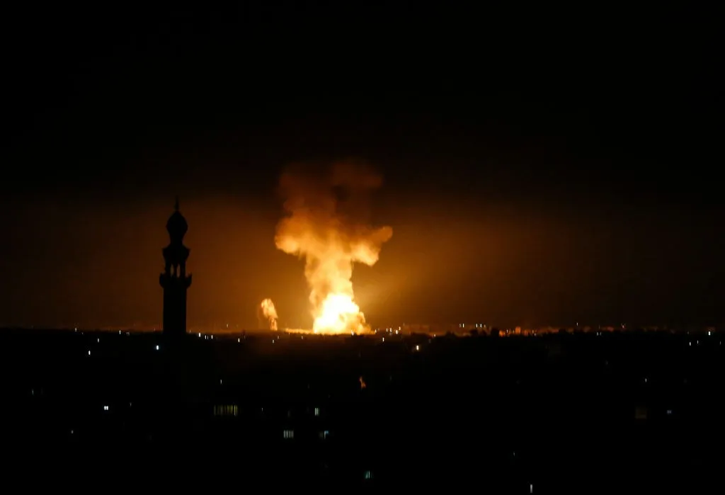 Îsraîlê nuqteyên komên çekdar ên Filistînê bombebaran kirin