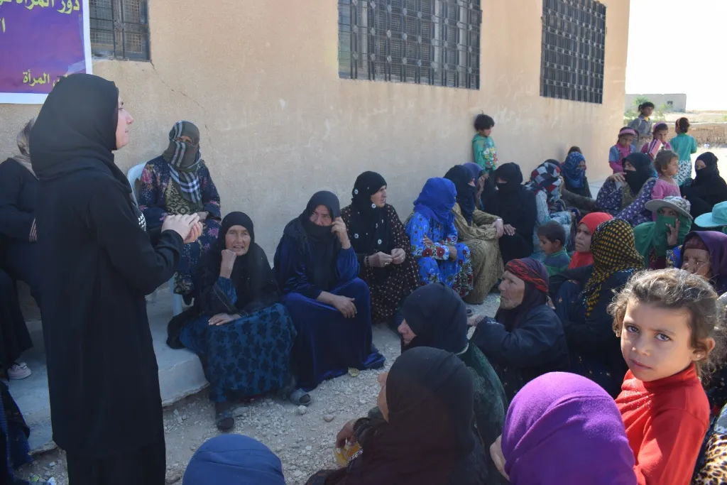 Meclisa Jinan a Sûriyê ji jinên Minbicê re civînan li dar dixe