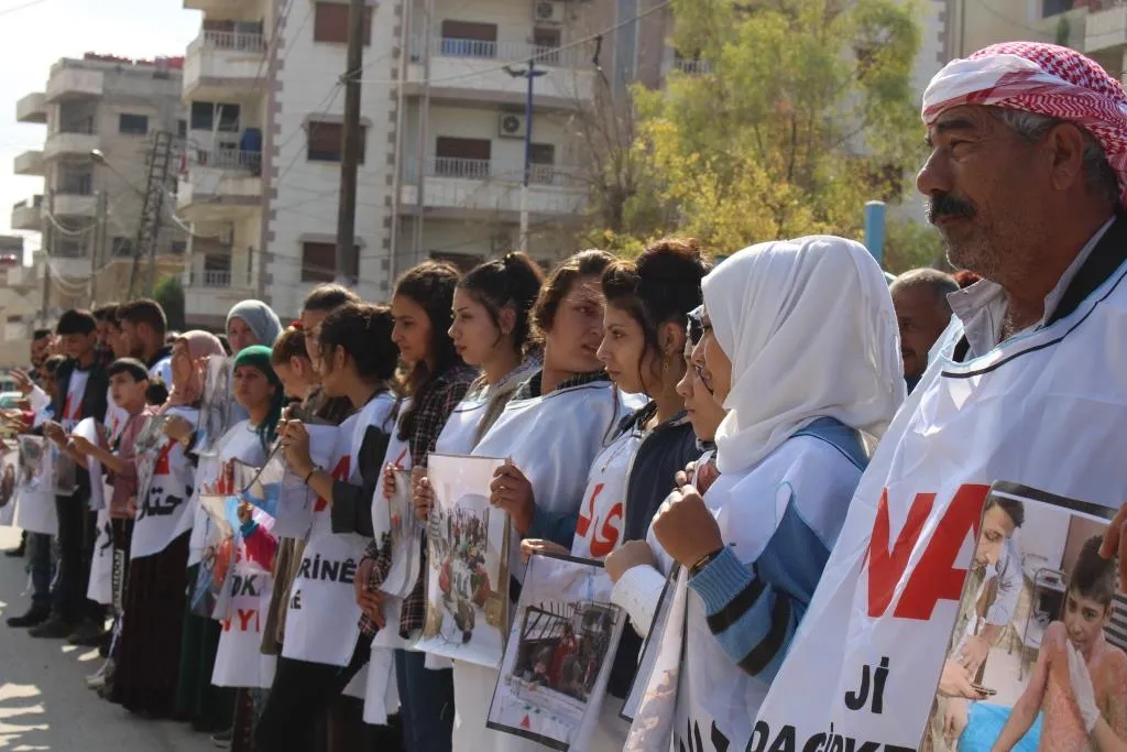 `Min bêriya dibistan, mal û bajarê xw kiriye`