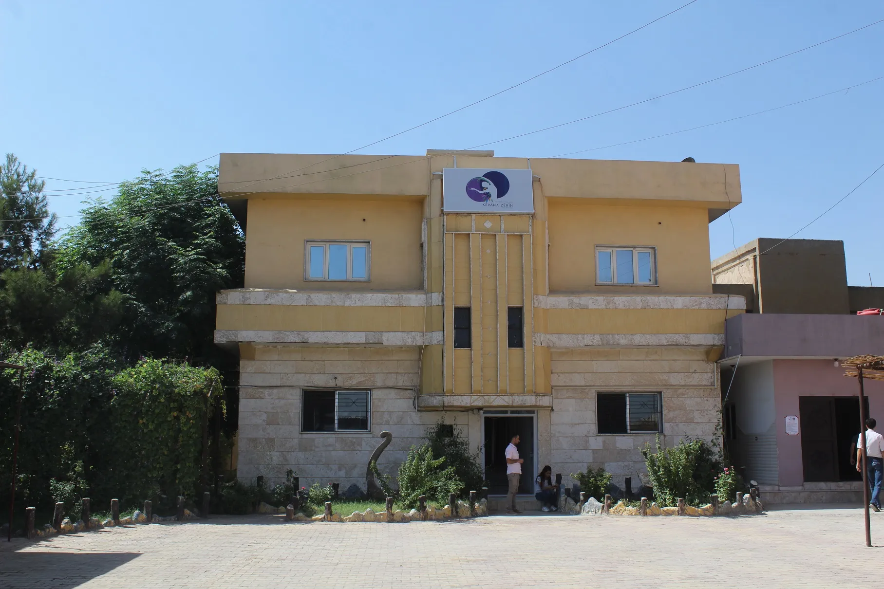 Bi Kevana Zêrîn re ‘Tu jî strana xwe ya azadiyê bibêje’