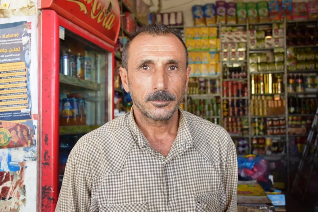 Şêniyên Eyn Îsayê ji ber buhabûna madeyên xwarinê, gazinan dikin