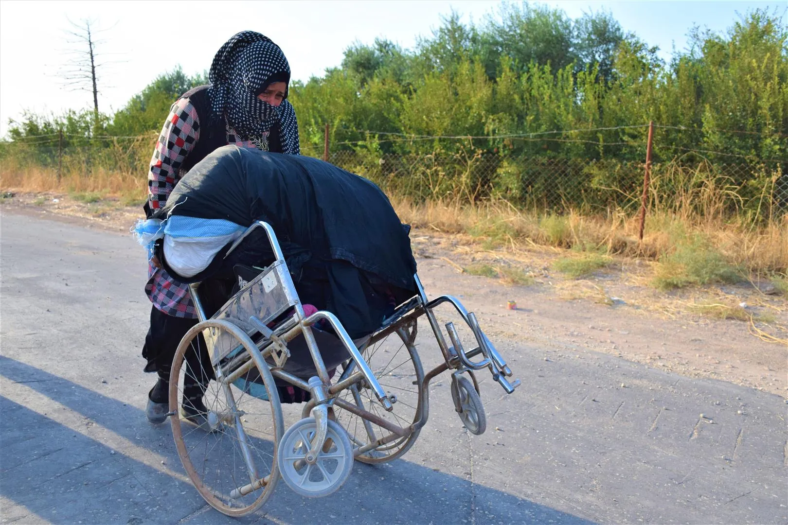 Bi dîmen û wêne.. Bi rondikan û erebeya astengdar berê xwe dide cihê ewle 