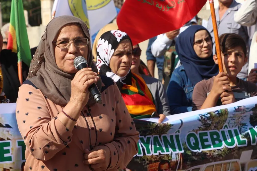Şêniyên Qamişlo li dijî dagirkeriya Tirk li ber navenda NY`yê çalakî kirin