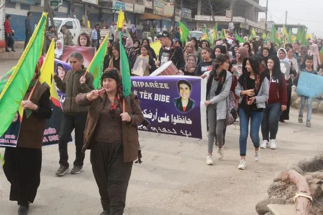 Şêniyên Girkê Legê di meşê de banga yekrêziyê li hember dagirkiriyê kirin