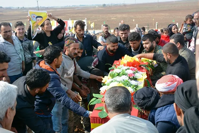 Şêniyên Tirbespiyê şehîd Hemze Xelef oxir kirin