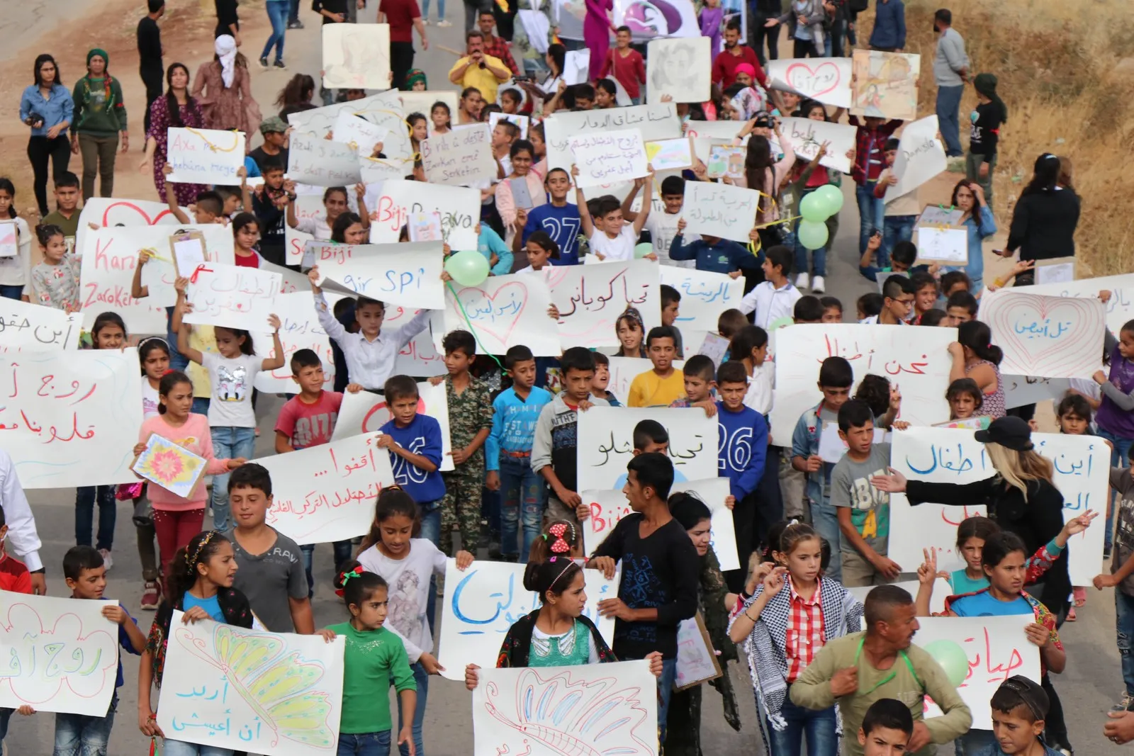Şêniyên Efrînê li dijî êrîşên dagirkeriya dewleta Tirk daketin qadan