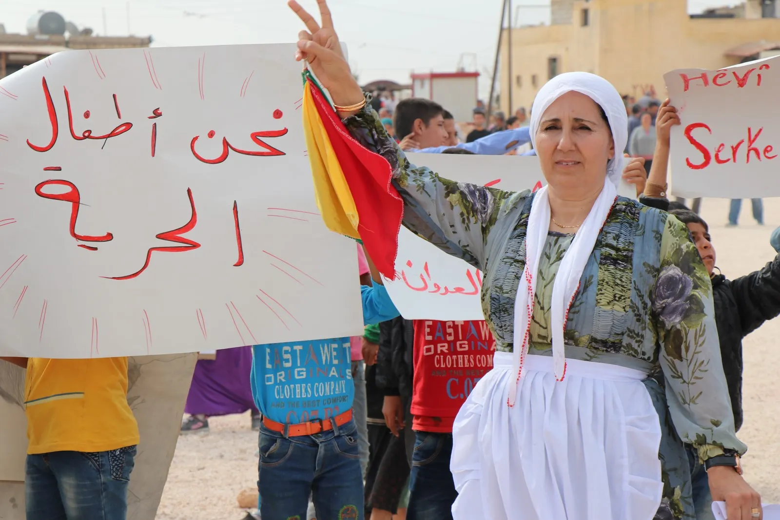Şêniyên Efrînê li dijî êrîşên dagirkeriya dewleta Tirk daketin qadan