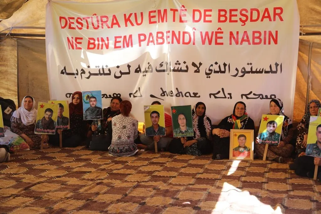 Li dijî komîteya destûrê li Qamişlo xwepêşandan