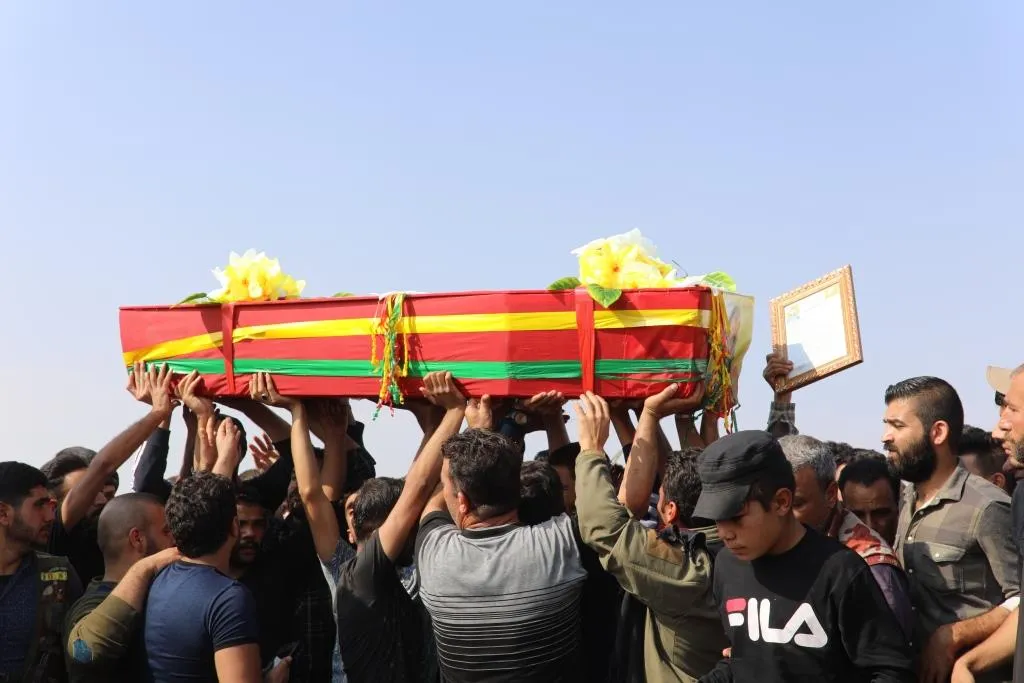 Şêniyên Amûdê cenazeyê du şehîdên Berxwedana Rûmetê oxir kirin
