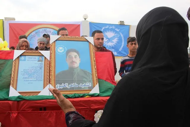 Şêniyên Tirbespiyê sersaxî ji malbata şehîdê Berxwedana Rûmetê re xwestin