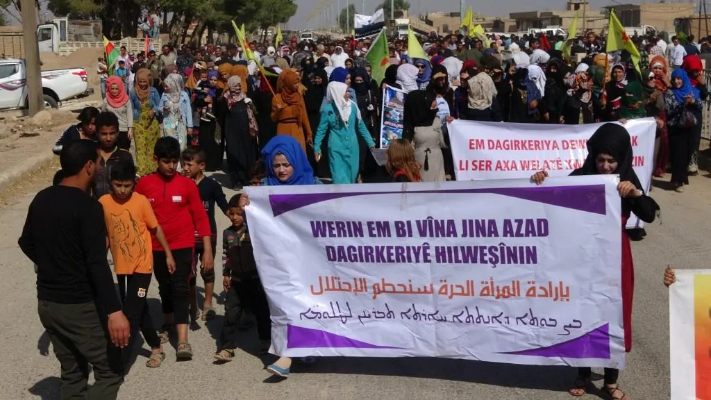Li Til Hemîsê li dijî gefên Tirkiyê meşa girseyî