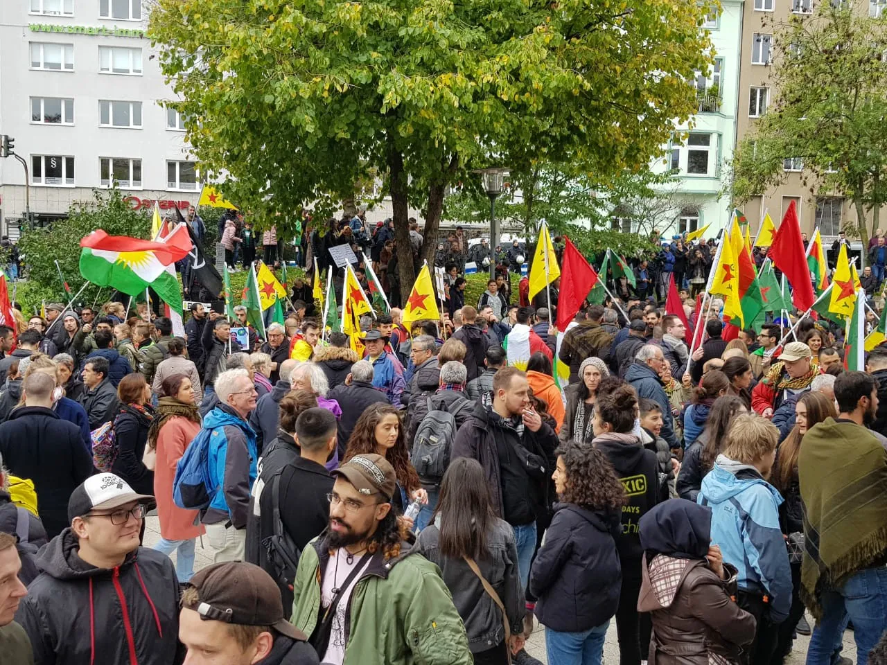 Li Elmaniya destekdayîna gelê Kurd ji bo Berxwedana Rûmetê didome
