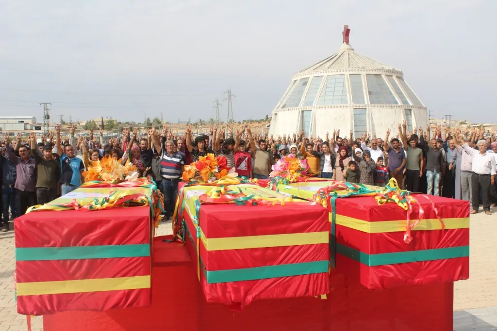 Şêniyên Kobanê 3 şehîdên Berxwedana Rûmetê oxir kirin