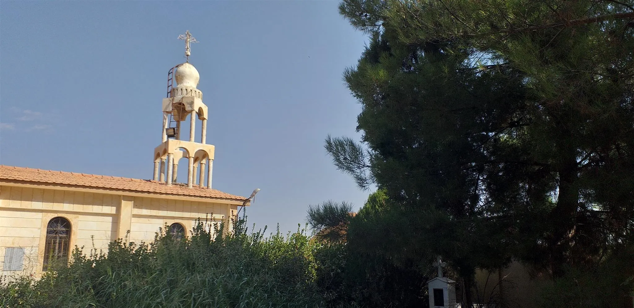 Artêşa dagirker êzidî û xiristiyanên Tirbespiyê dike armanc
