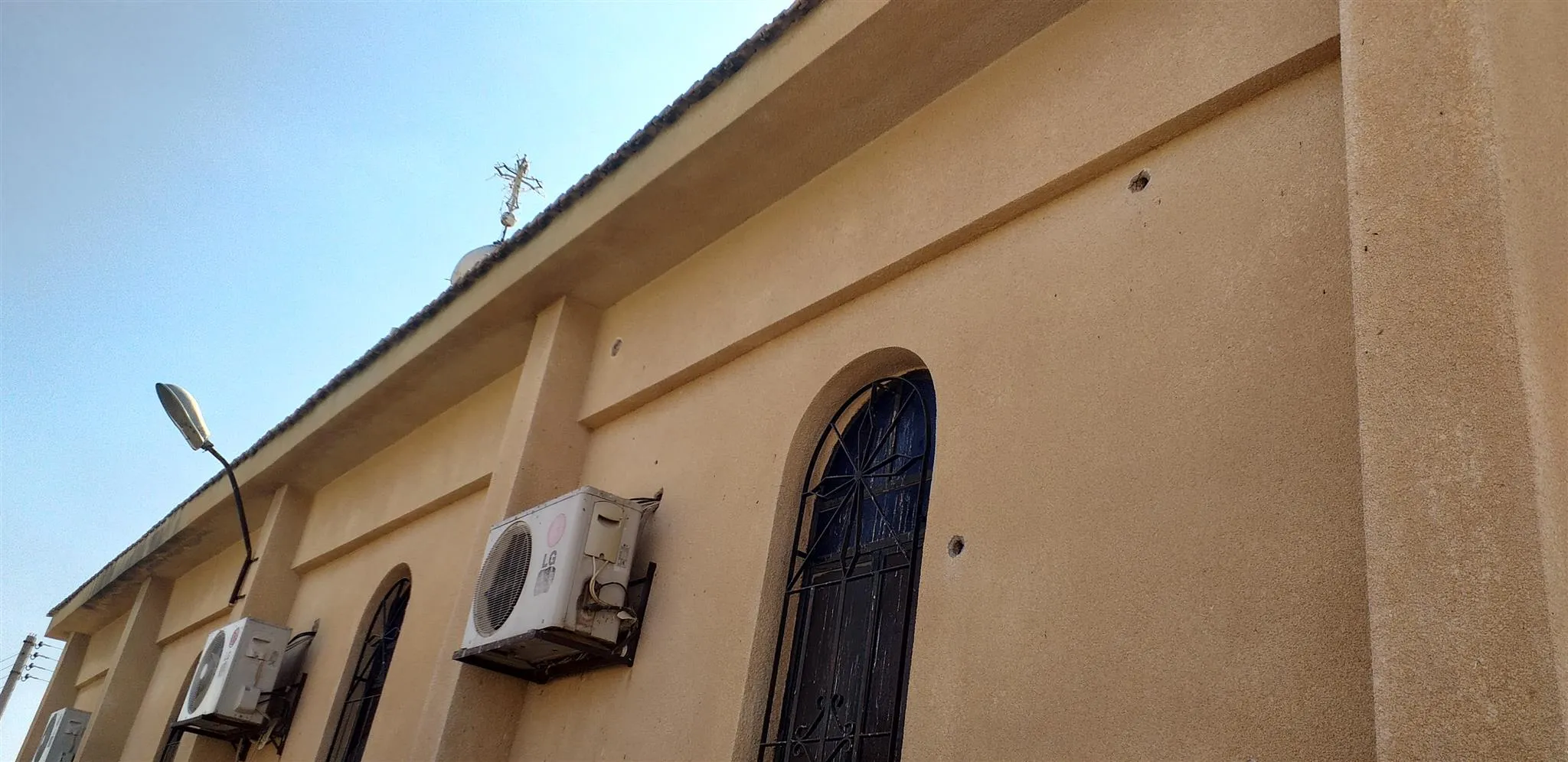 Artêşa dagirker êzidî û xiristiyanên Tirbespiyê dike armanc