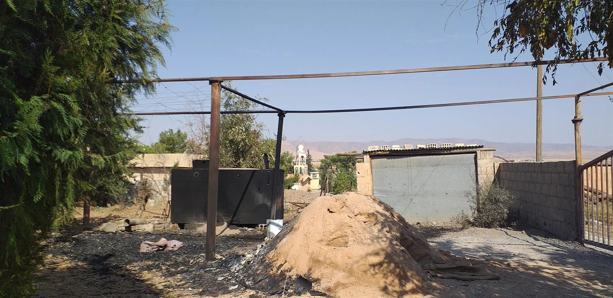 Artêşa dagirker êzidî û xiristiyanên Tirbespiyê dike armanc