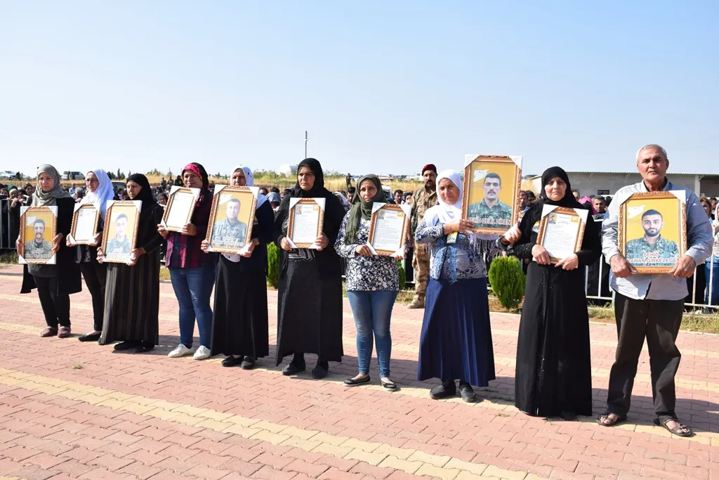 5 lehengên Berxwedana Rûmetê li Goristana Şehîd Xebat hatin oxirkirin