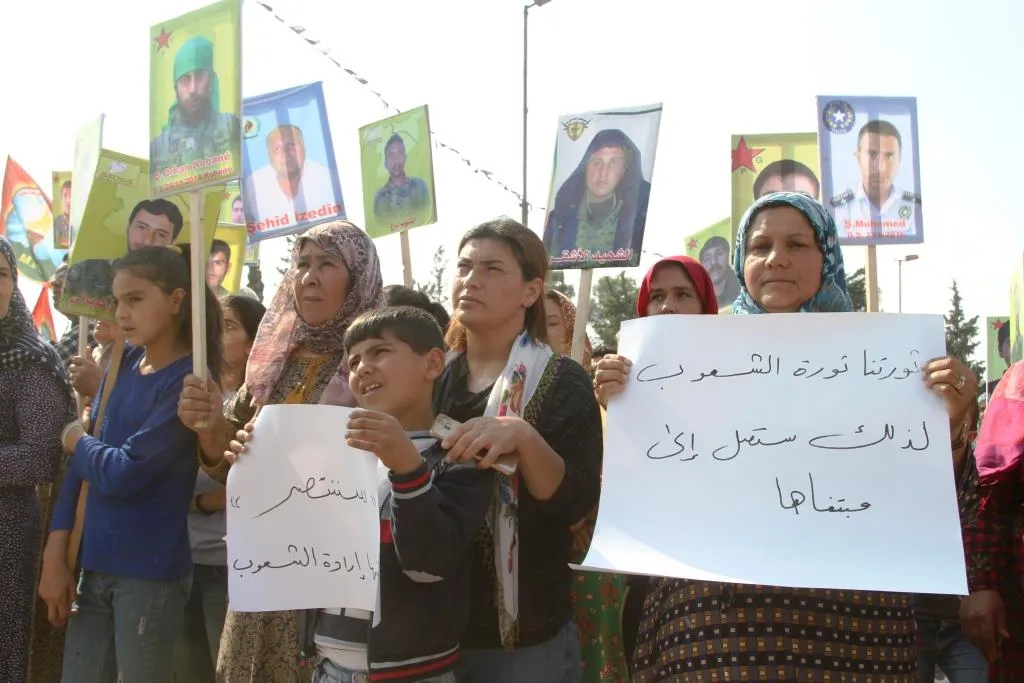 Gelê Kobanê li djiî bêdengiya navdewletî rabûn ser piyan