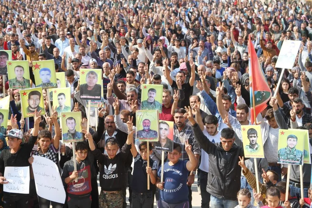 Gelê Kobanê li djiî bêdengiya navdewletî rabûn ser piyan