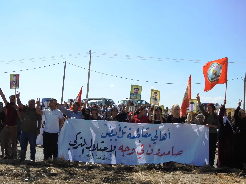 Pêkhateyên Girê Spî li dijî gefên dewleta Tirk derketin qadan