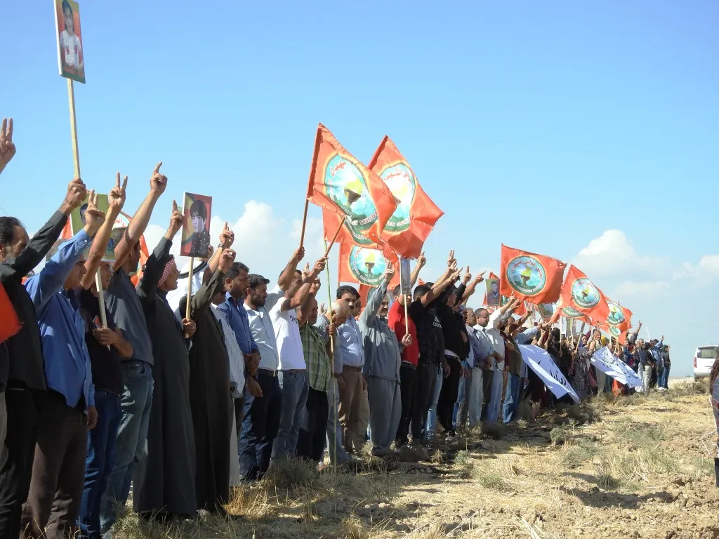 Pêkhateyên Girê Spî li dijî gefên dewleta Tirk derketin qadan