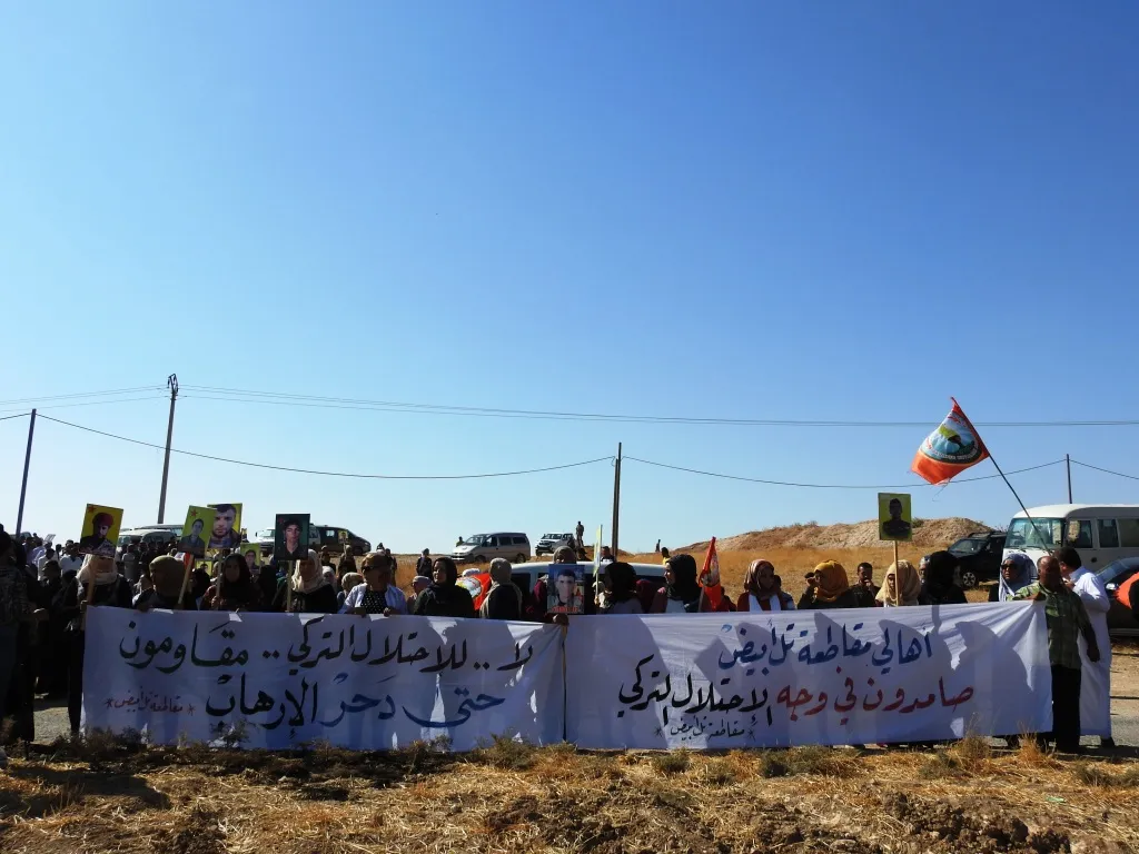 Pêkhateyên Girê Spî li dijî gefên dewleta Tirk derketin qadan