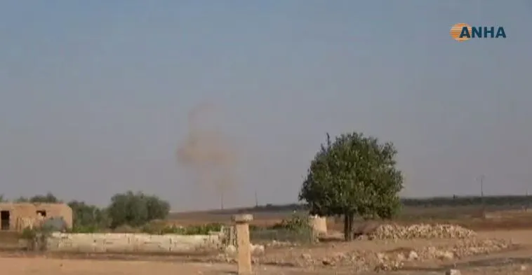 Artêşa dagirker gundekî Girê Spî topbaran dike