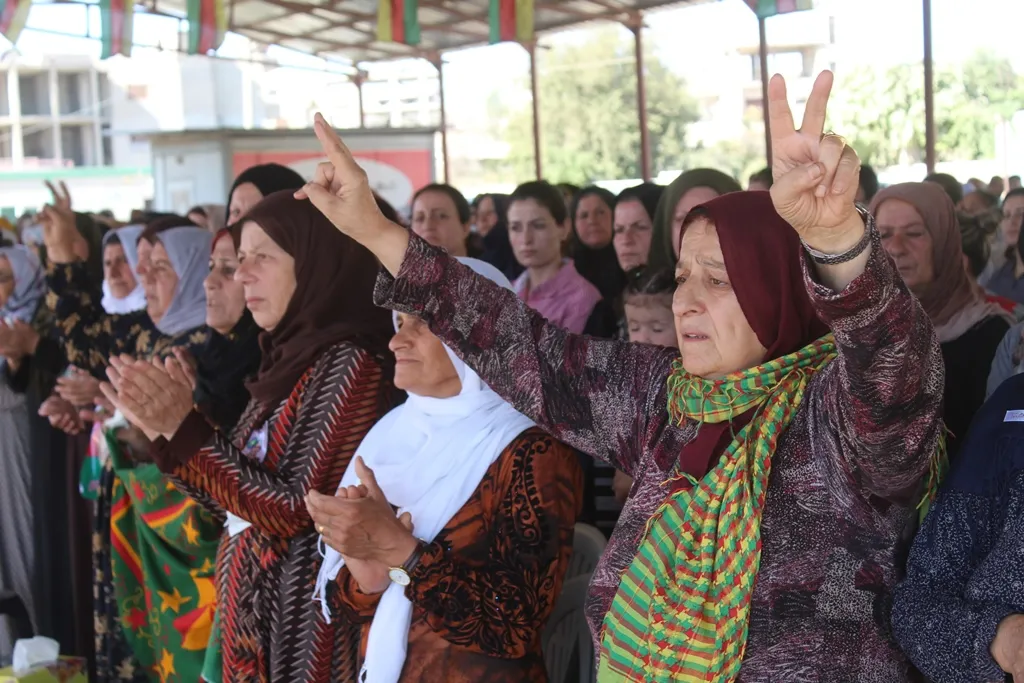Sersaxî ji malbatên şehîdên Berxwedana Rûmetê re hat xwestin