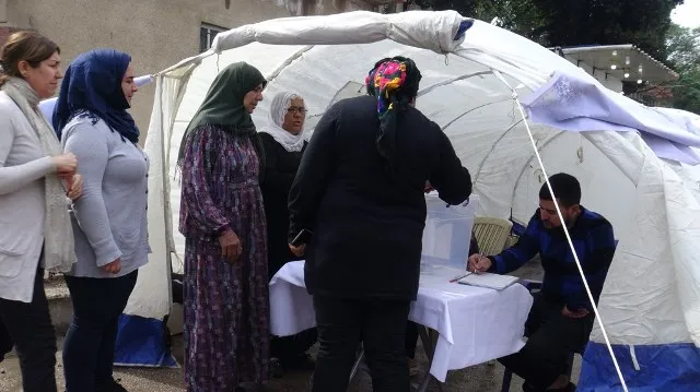 Dêrikiyan ji bo şêniyên Serêkaniyê dest bi kampanyaya alîkariyê kir