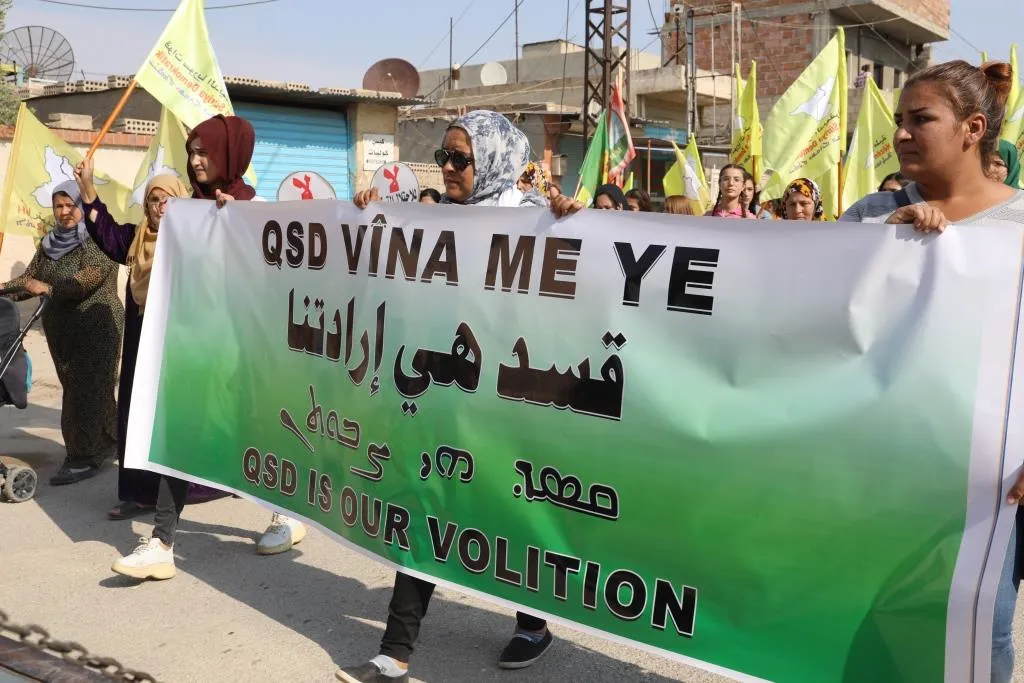 Êrişên dagirkeriyê û hevpeyamên navdewletî baweriya me bi QSD’ê xurt bilind dike
