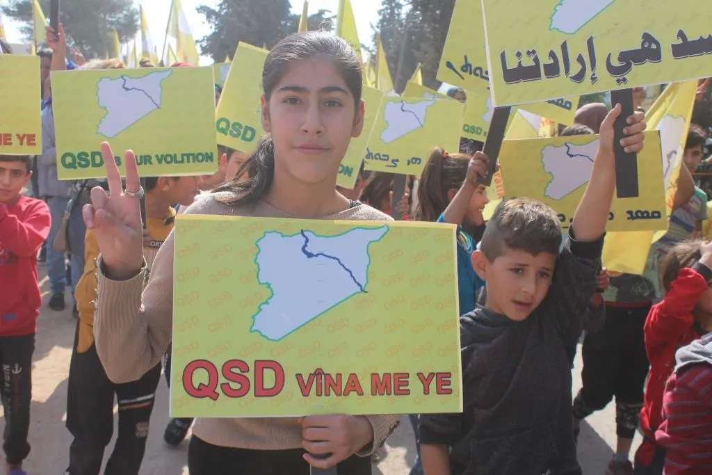 Şêniyên Dirbêsiyê: Berxwedana QSD’ê ya li dijî dagirkerî û çeteyên wê, berxwedaneke dîrokî ye