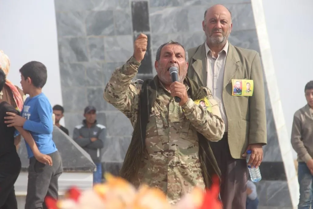 Şêniyên Kobanê 3 şehîdên Berxwedana Rûmetê oxir kirin