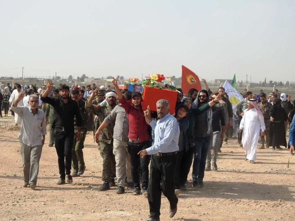 Şêniyên Reqayê 3 şehîdên Berxwedana Rûmetê oxir kirin