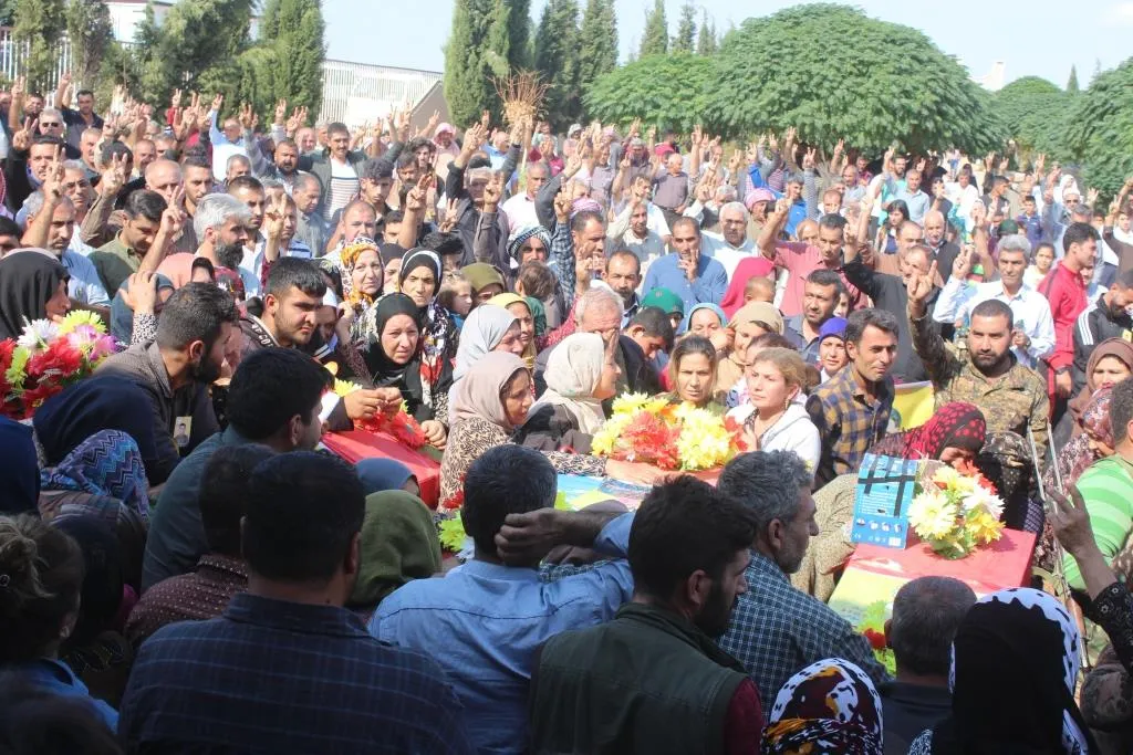 Li Dirbêsiyê pakrewanên Berxwedana Rûmetê hatin oxirkirin
