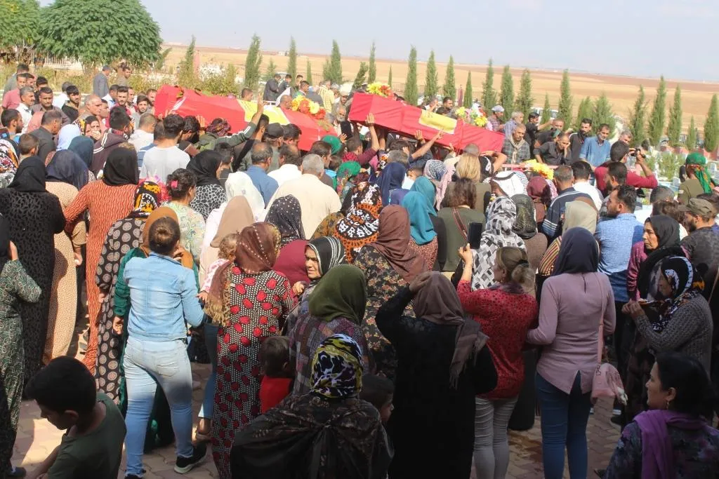 Li Dirbêsiyê pakrewanên Berxwedana Rûmetê hatin oxirkirin
