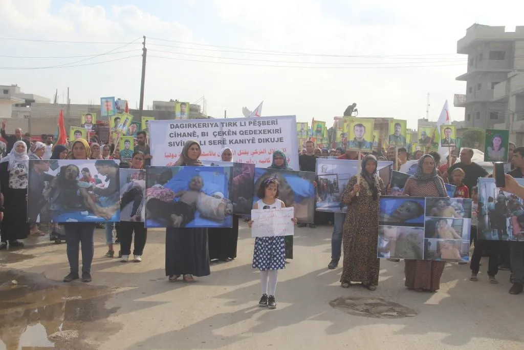 Xelkê Kobanê li dijî sûcên dagirkeriya Tirk meşiyan