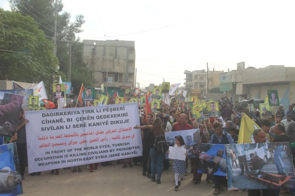 Xelkê Kobanê li dijî sûcên dagirkeriya Tirk meşiyan