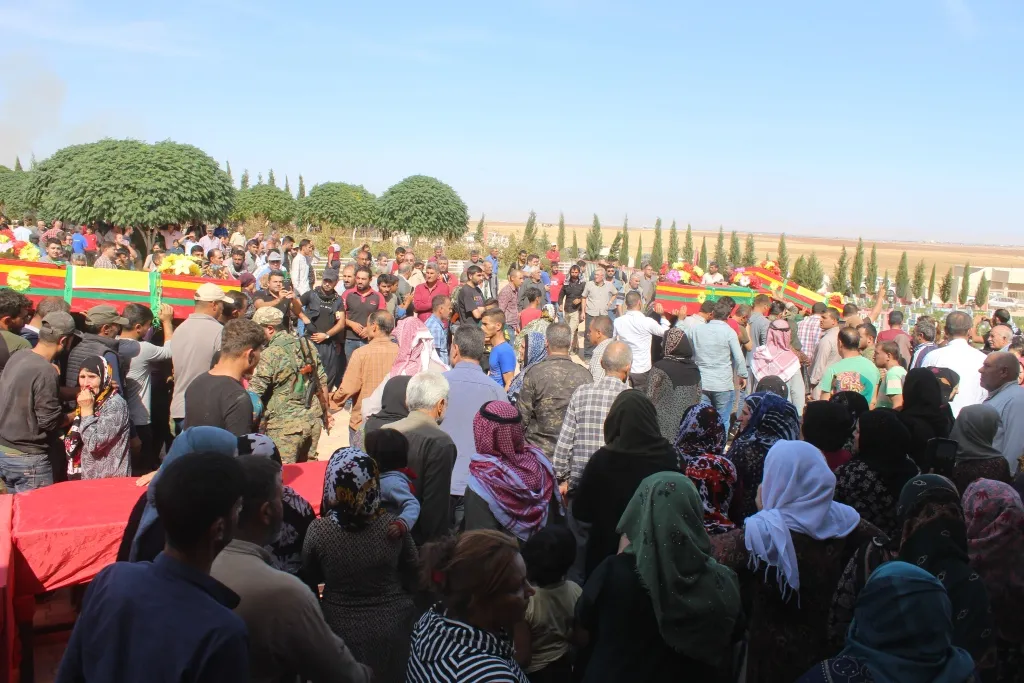 Li Dirbêsiyê cenazeyên 3 şehîdan hatin veşartin