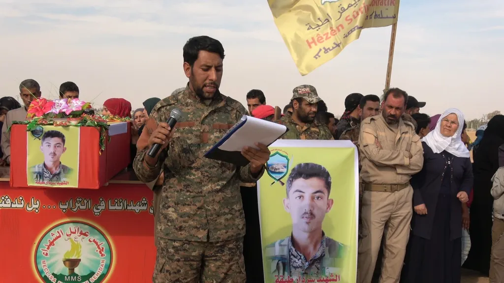 Cenazeyê şehîdê Berxwedana Rûmetê Serdar li Tebqayê hate veşartin
